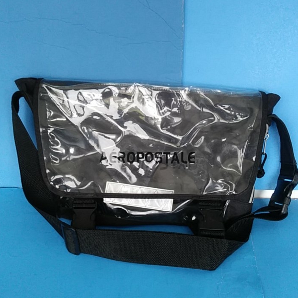 LIKE NEW AEROPOSTALE MESSENGER BAG